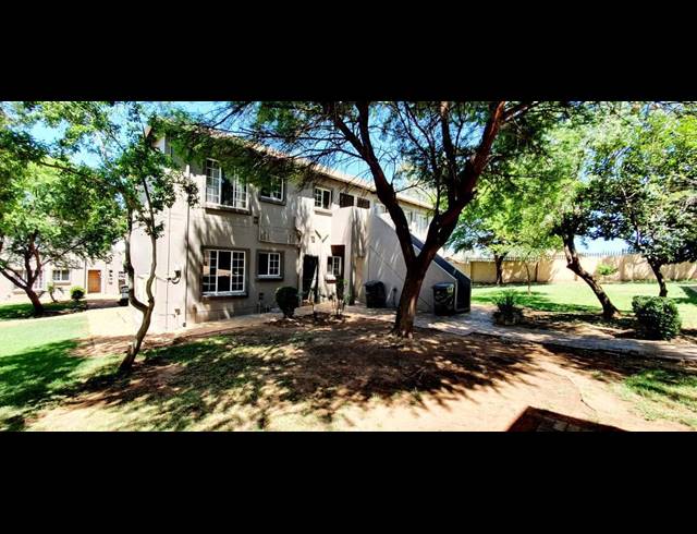 2 BEDROOM APARTMENT FOR SALE IN WILGEHEUWEL